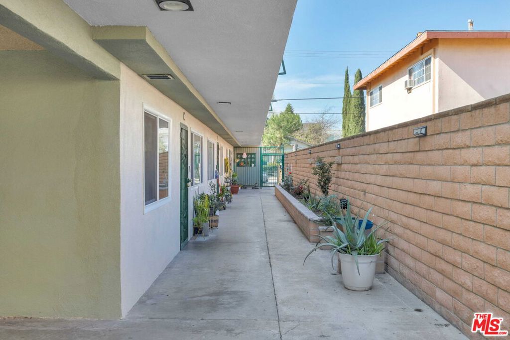6522 Bear Avenue Property Photo 3