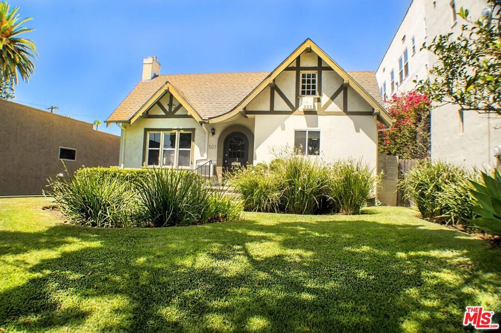 507 N Larchmont Boulevard Property Photo 1