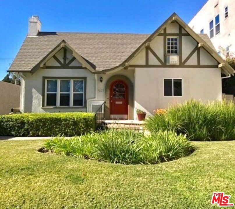 507 N Larchmont Boulevard Property Photo 2