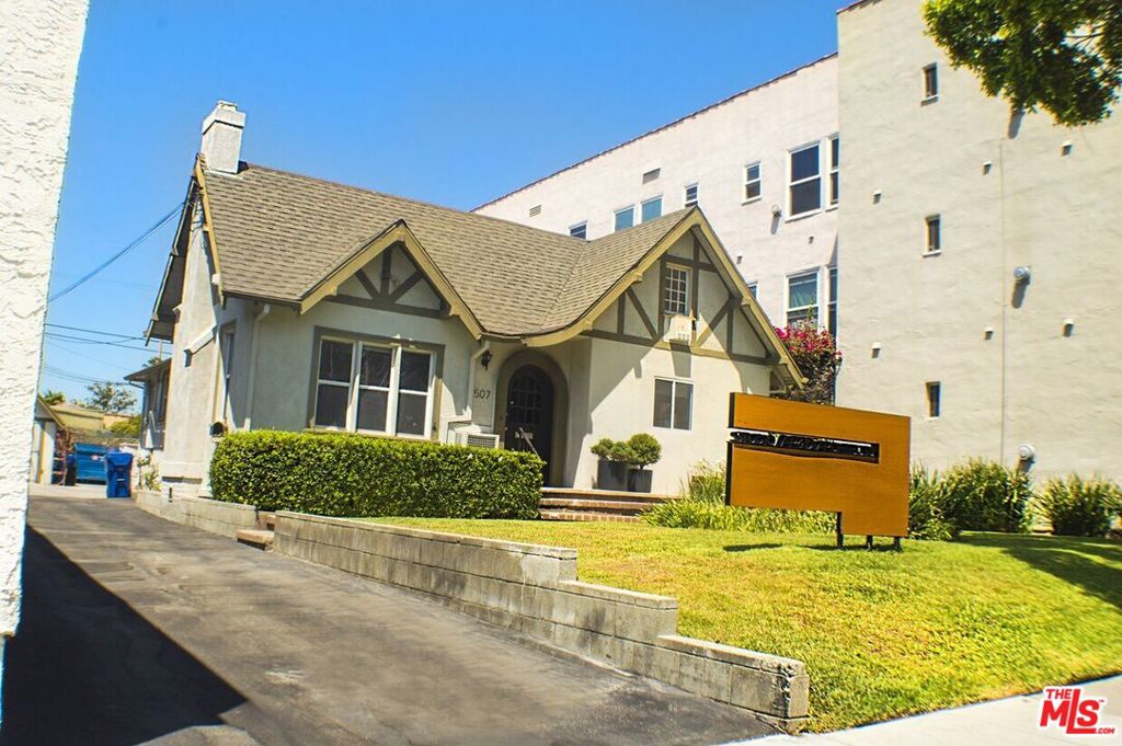 507 N Larchmont Boulevard Property Photo 3