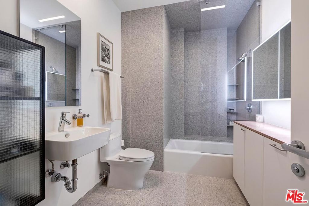 460 S Spring Street 201 Property Photo 12