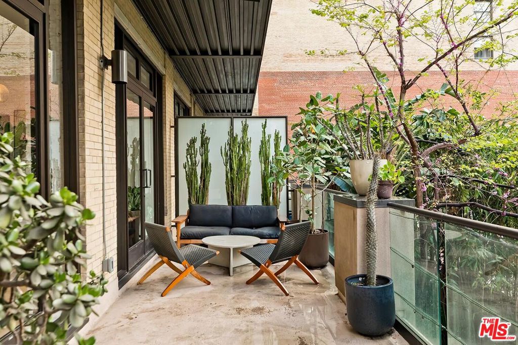 460 S Spring Street 201 Property Photo 13