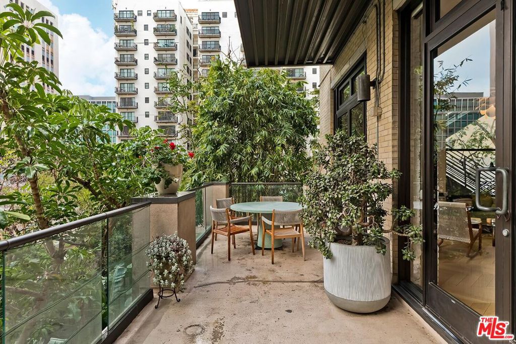 460 S Spring Street 201 Property Photo 14
