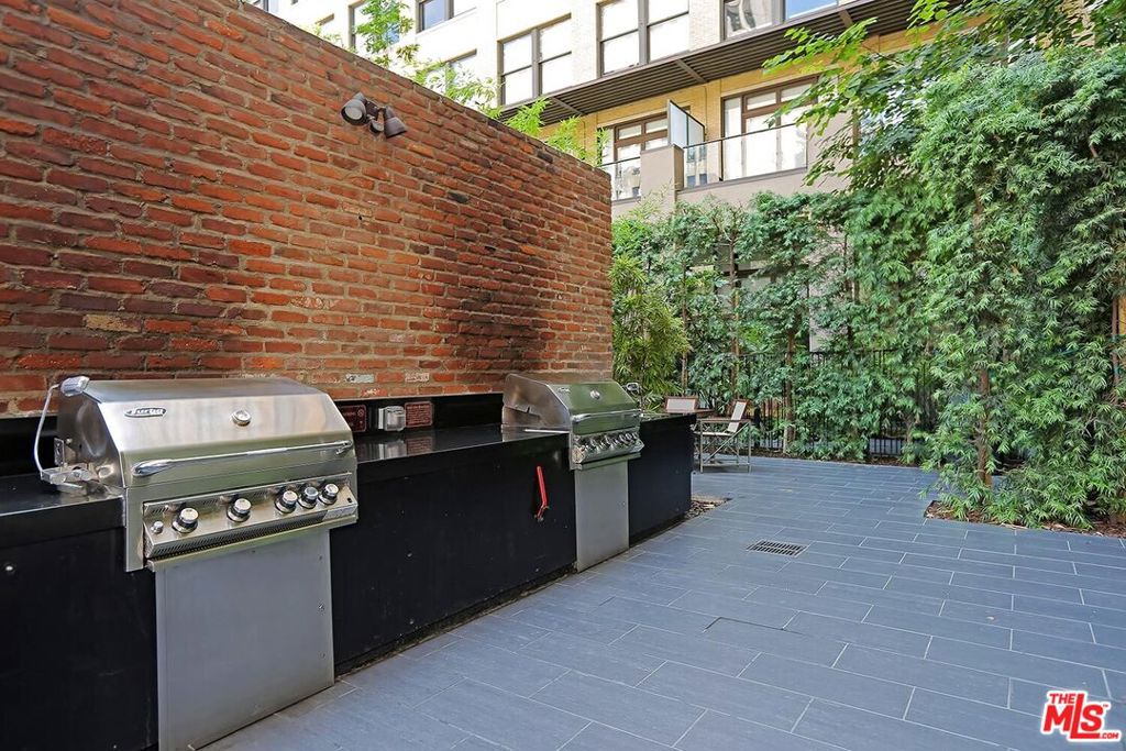 460 S Spring Street 201 Property Photo 20