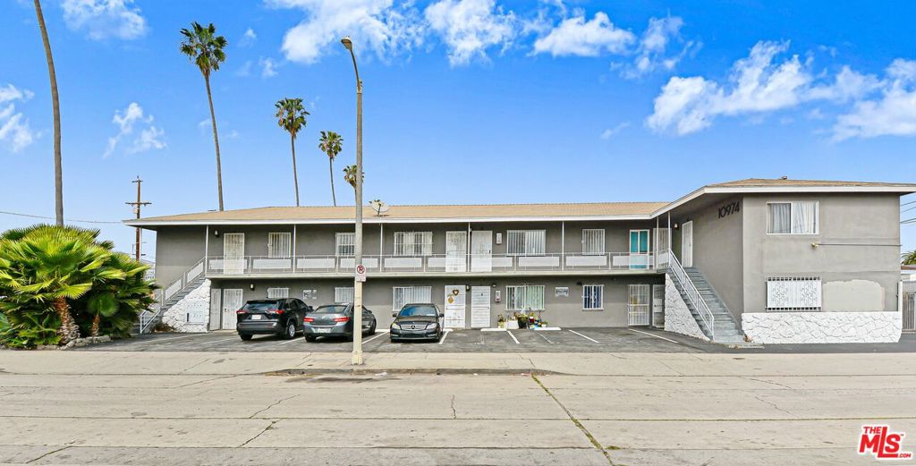 10974 S Figueroa Street Property Photo 2
