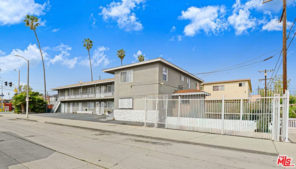 10974 S Figueroa Street Property Photo 4