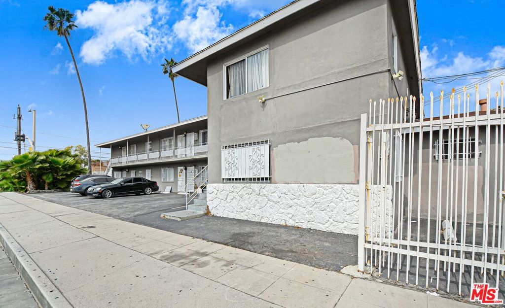 10974 S Figueroa Street Property Photo 5