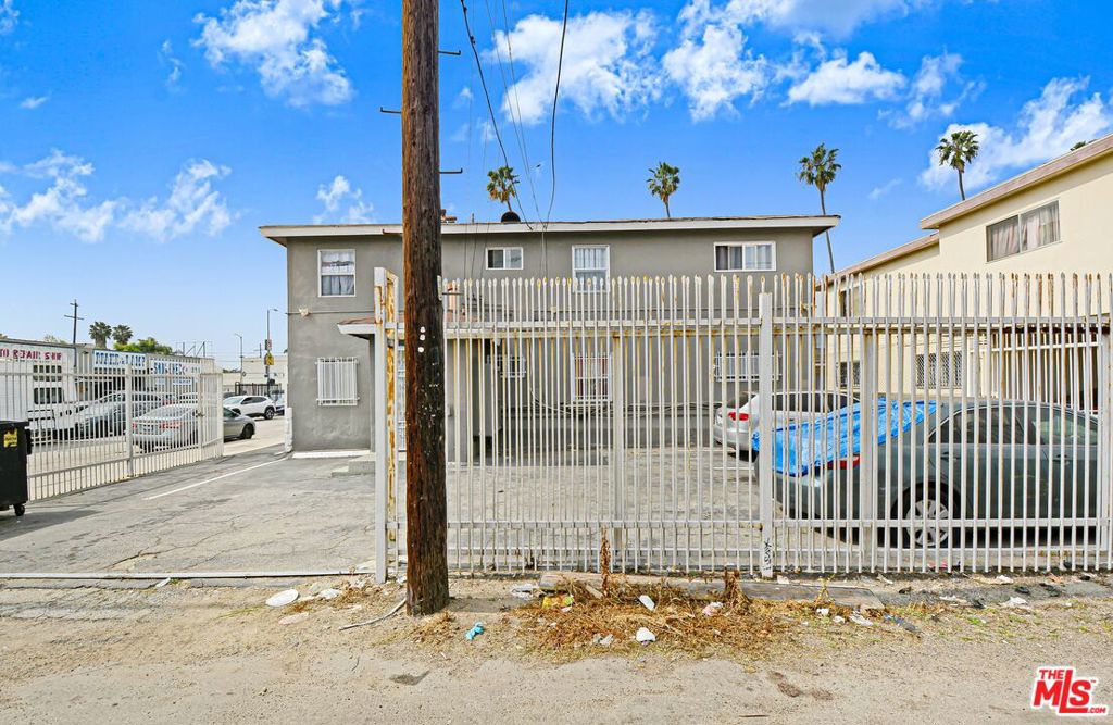 10974 S Figueroa Street Property Photo 7