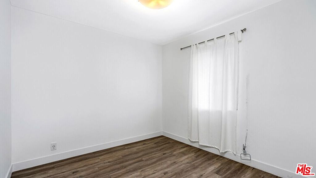 10974 S Figueroa Street Property Photo 11