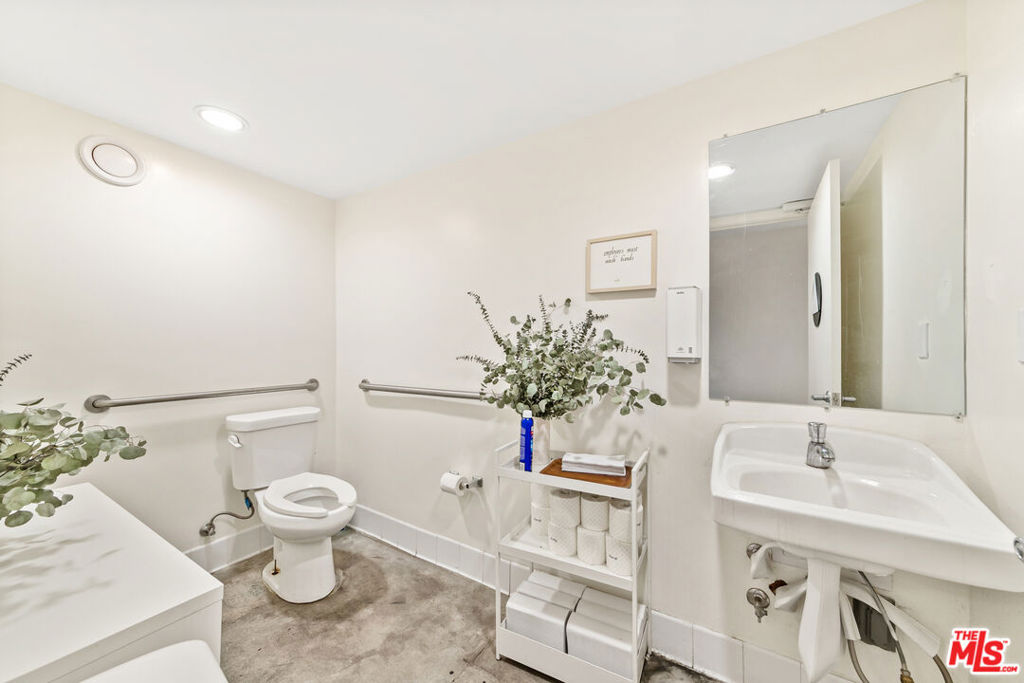 4673 Hollywood Boulevard Property Photo 33