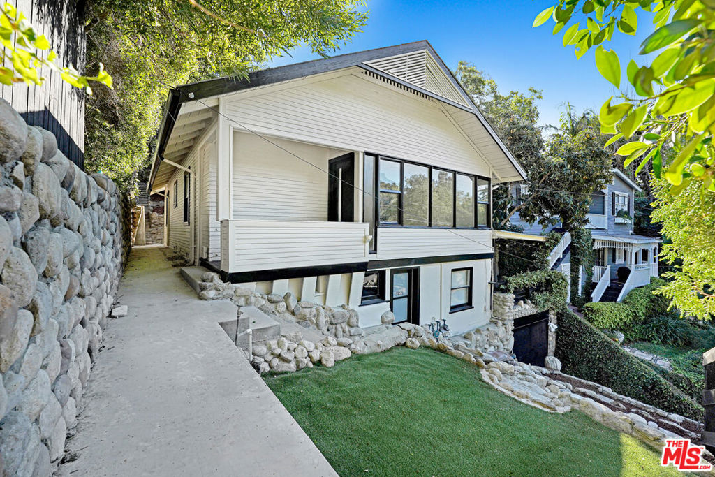 316 Crane Boulevard Property Photo 1