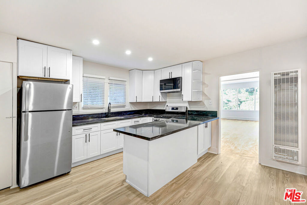 316 Crane Boulevard Property Photo 5