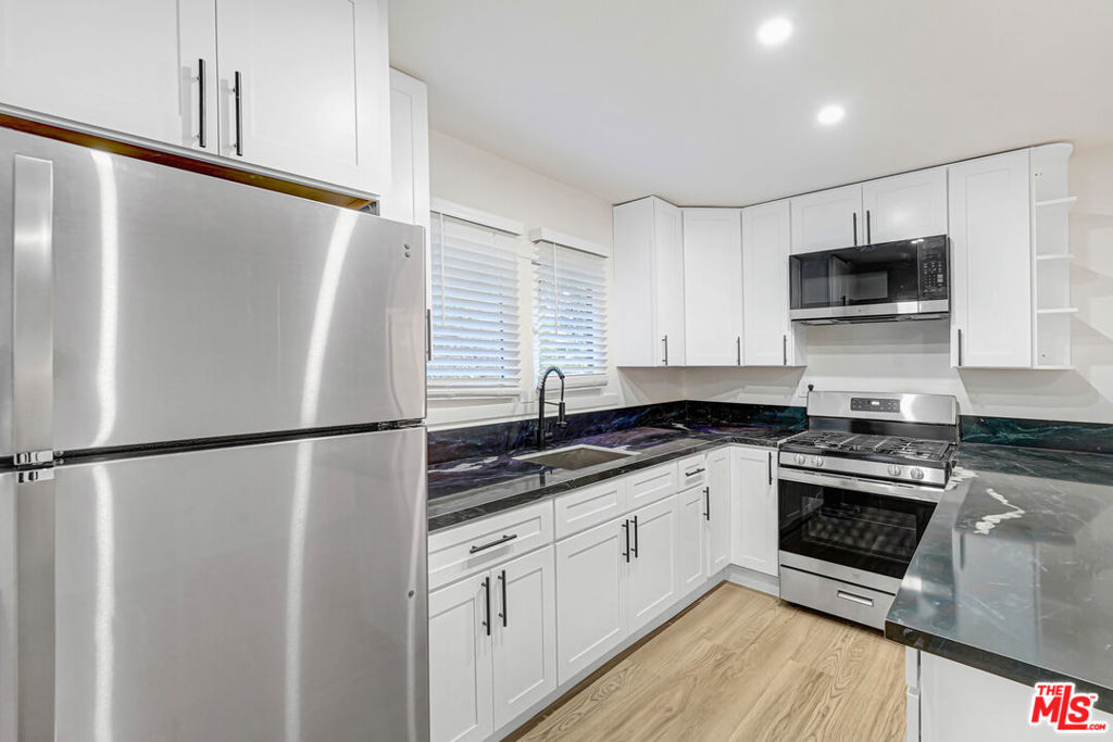 316 Crane Boulevard Property Photo 6