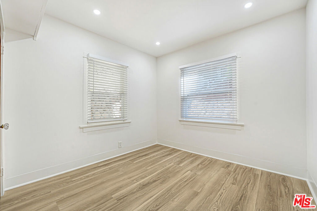316 Crane Boulevard Property Photo 8
