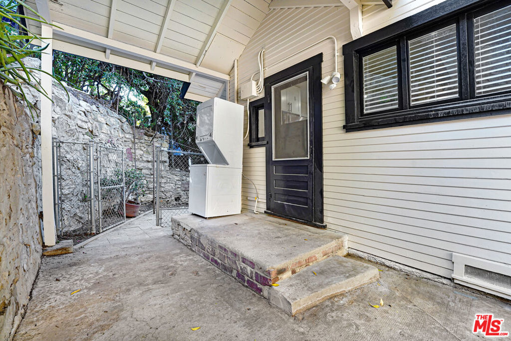 316 Crane Boulevard Property Photo 10
