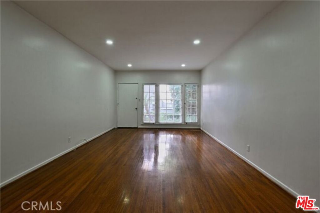 149 S Crescent Drive C Property Photo 2