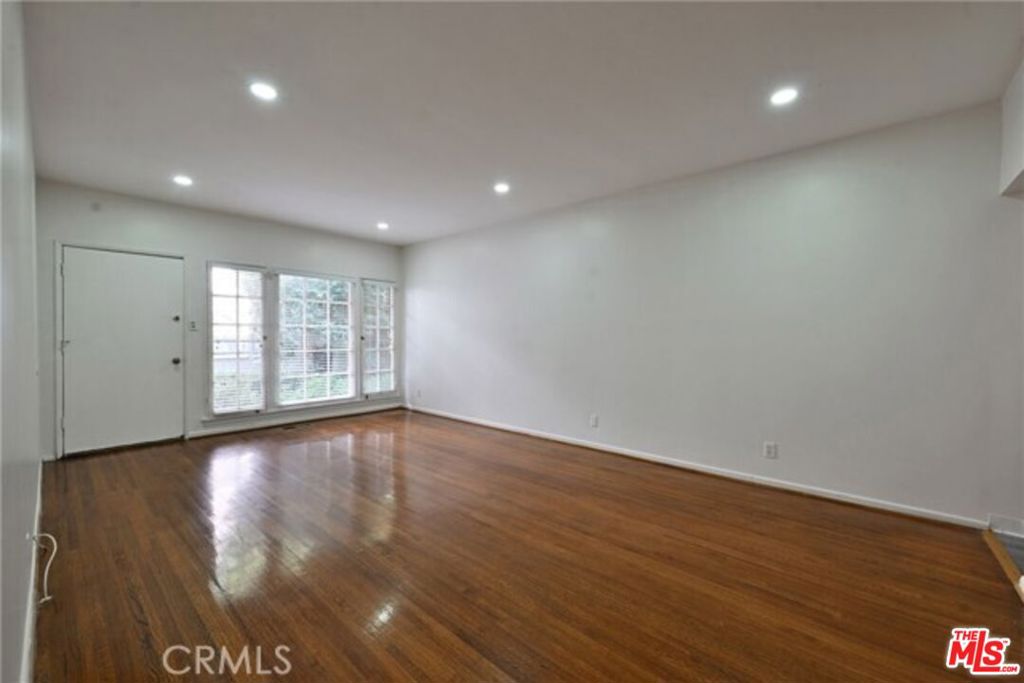 149 S Crescent Drive C Property Photo 4