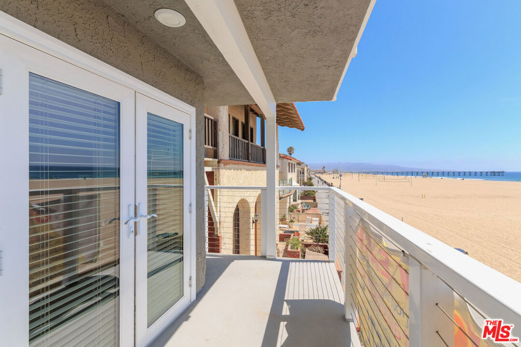1836 The Strand Property Photo 4