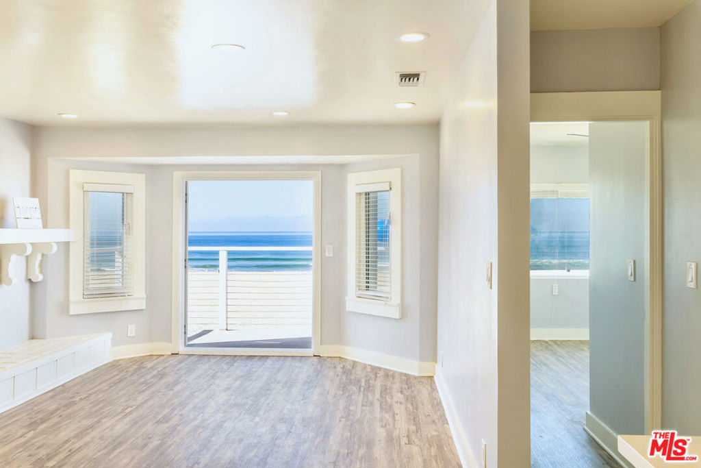 1836 The Strand Property Photo 9