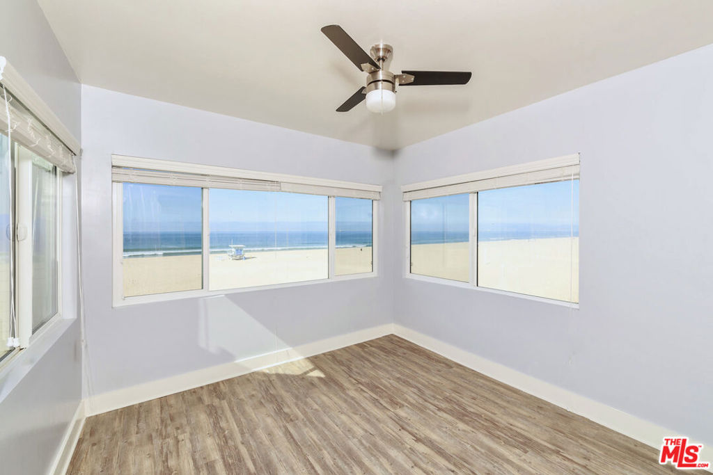 1836 The Strand Property Photo 20
