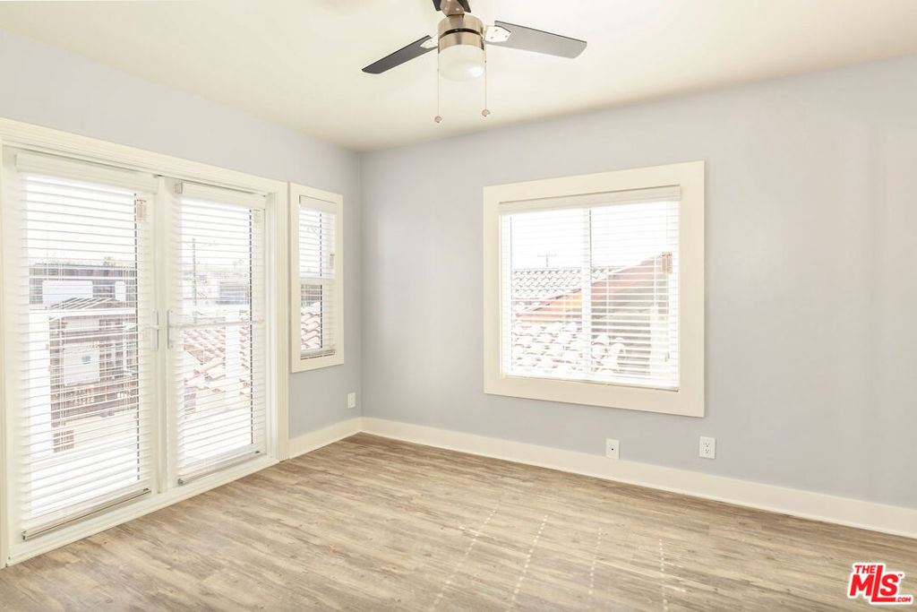 1836 The Strand Property Photo 29