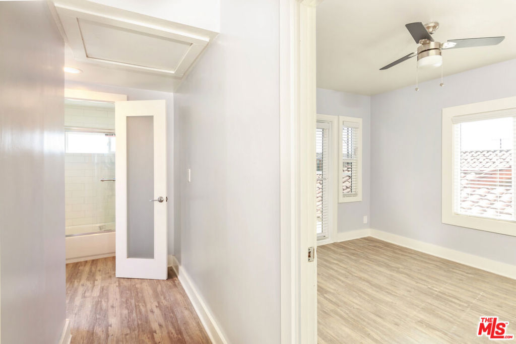 1836 The Strand Property Photo 30