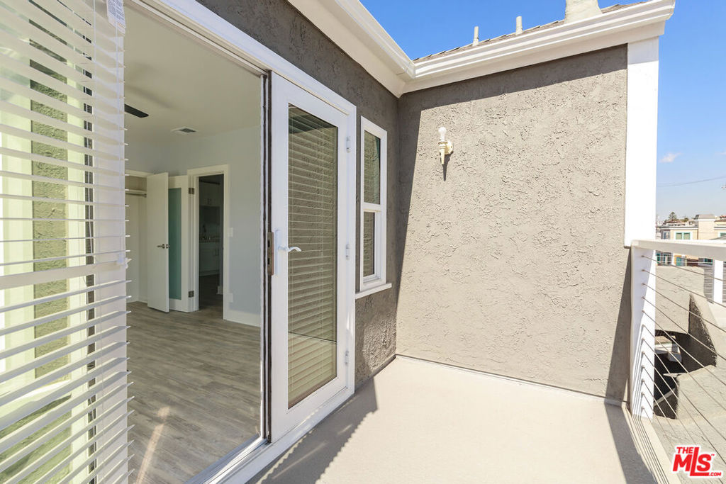 1836 The Strand Property Photo 31