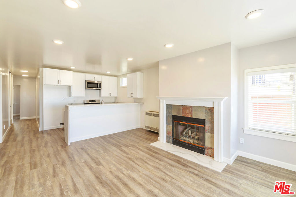 1836 The Strand Property Photo 33