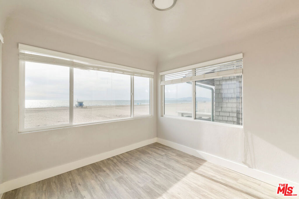 1836 The Strand Property Photo 38