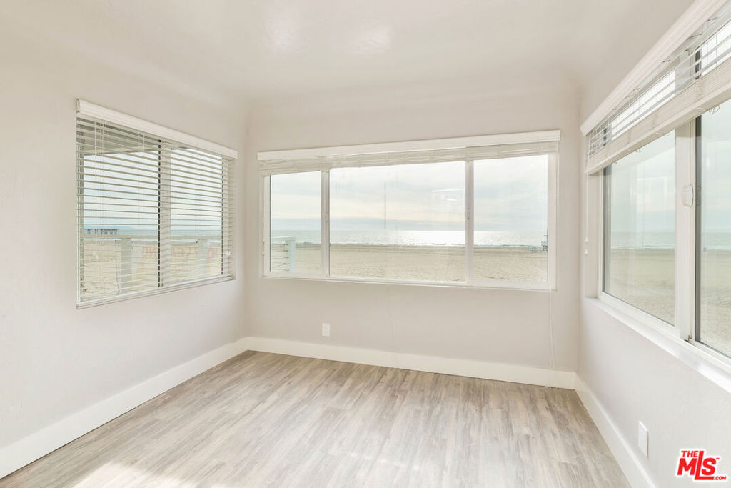 1836 The Strand Property Photo 39