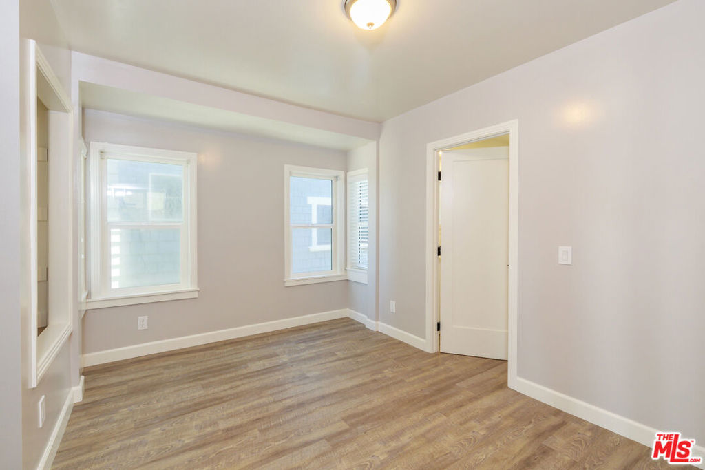 1836 The Strand Property Photo 45