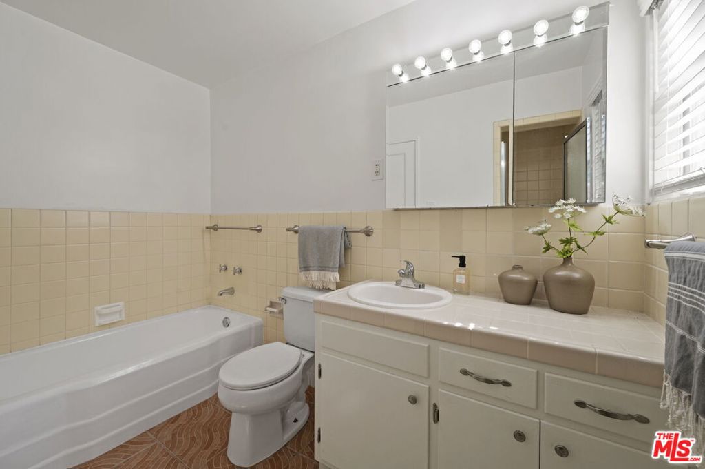 5345 Village Green Property Photo 25