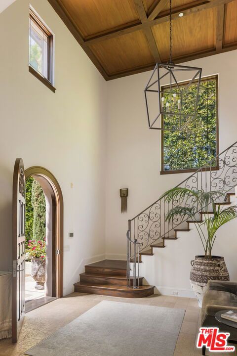 182 N Carmelina Avenue Property Photo 5