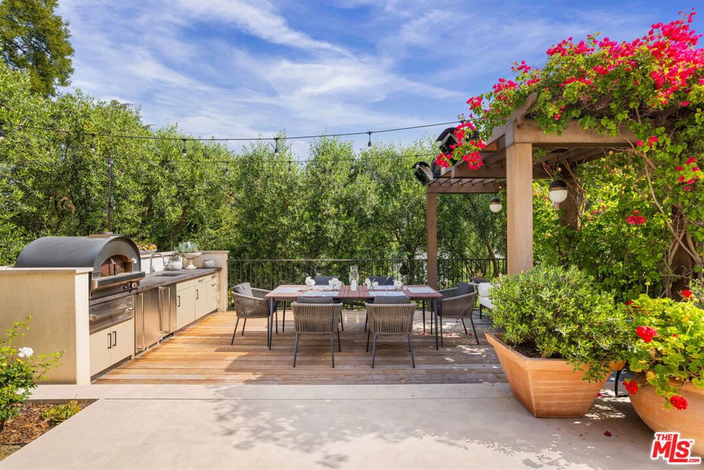 182 N Carmelina Avenue Property Photo 20
