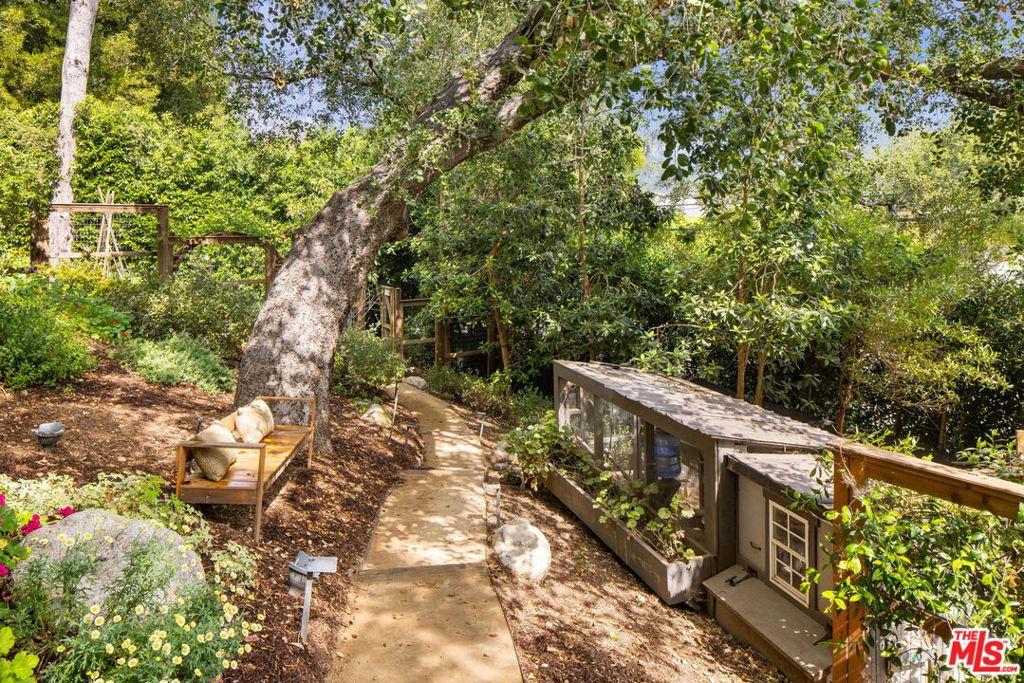 182 N Carmelina Avenue Property Photo 22