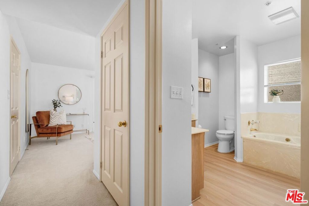 1932 Pelham Avenue 202 Property Photo 10