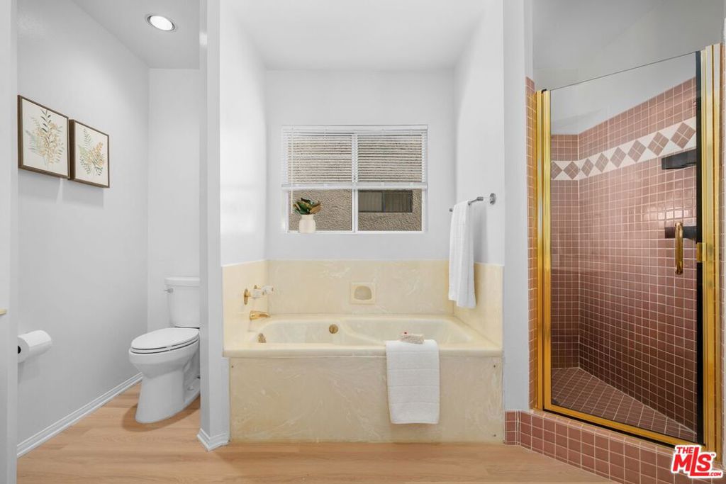 1932 Pelham Avenue 202 Property Photo 14