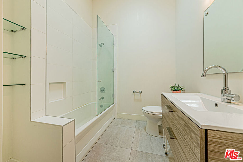 310 N Lucerne Boulevard Property Photo 36