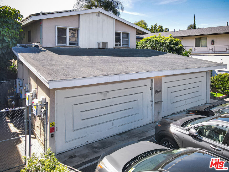 14722 Magnolia Boulevard Property Photo 2
