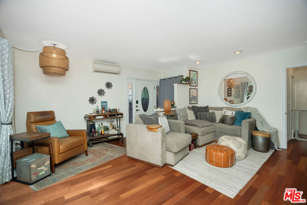 14722 Magnolia Boulevard Property Photo 6