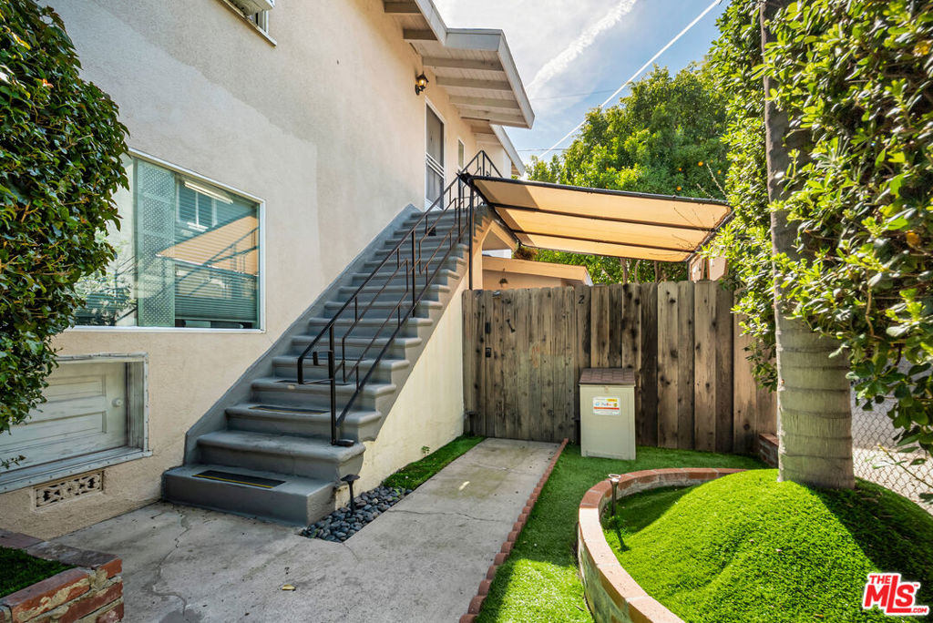 14722 Magnolia Boulevard Property Photo 9