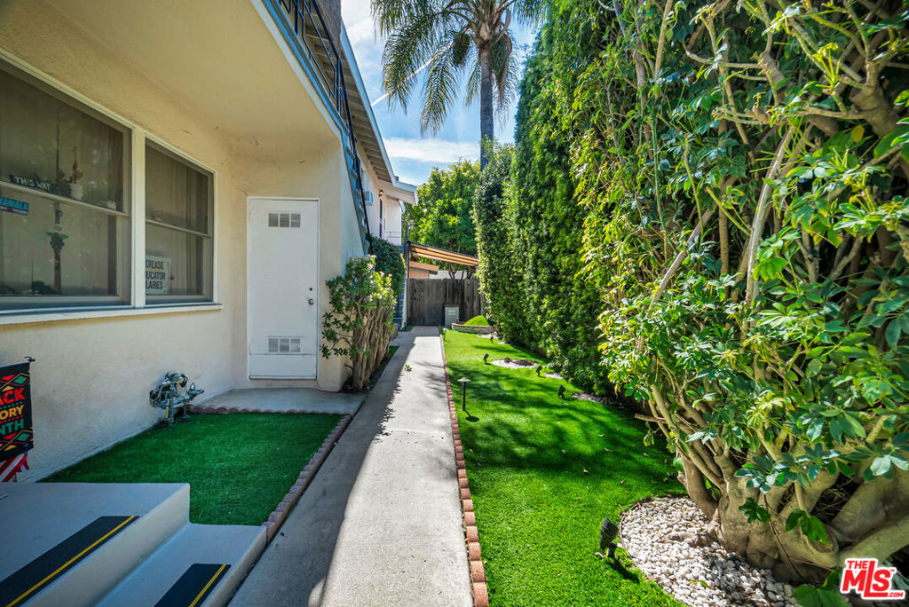 14722 Magnolia Boulevard Property Photo 10