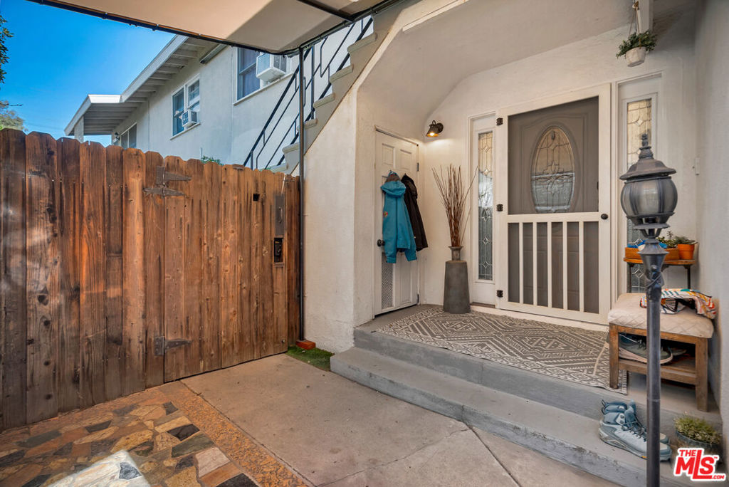 14722 Magnolia Boulevard Property Photo 12