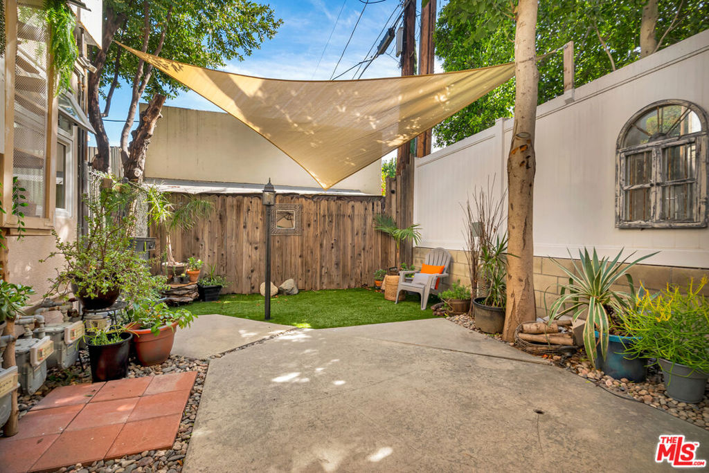 14722 Magnolia Boulevard Property Photo 13