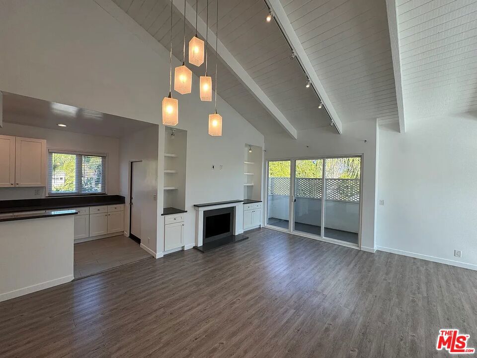 733 Huntley Drive Property Photo 8