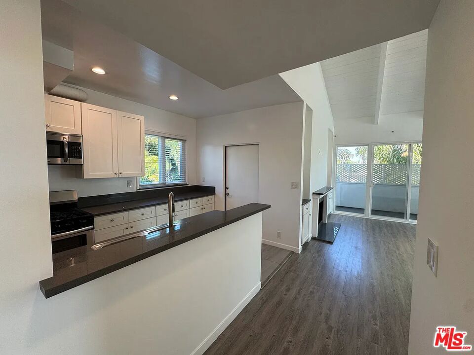 733 Huntley Drive Property Photo 10