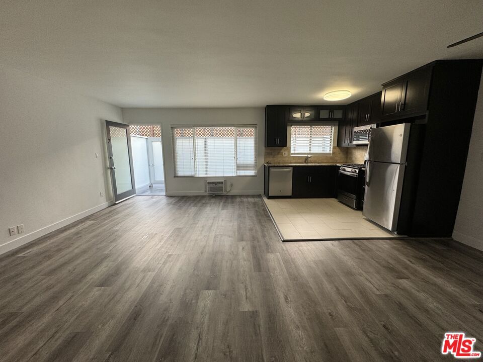 1530 N Formosa Avenue Property Photo 8