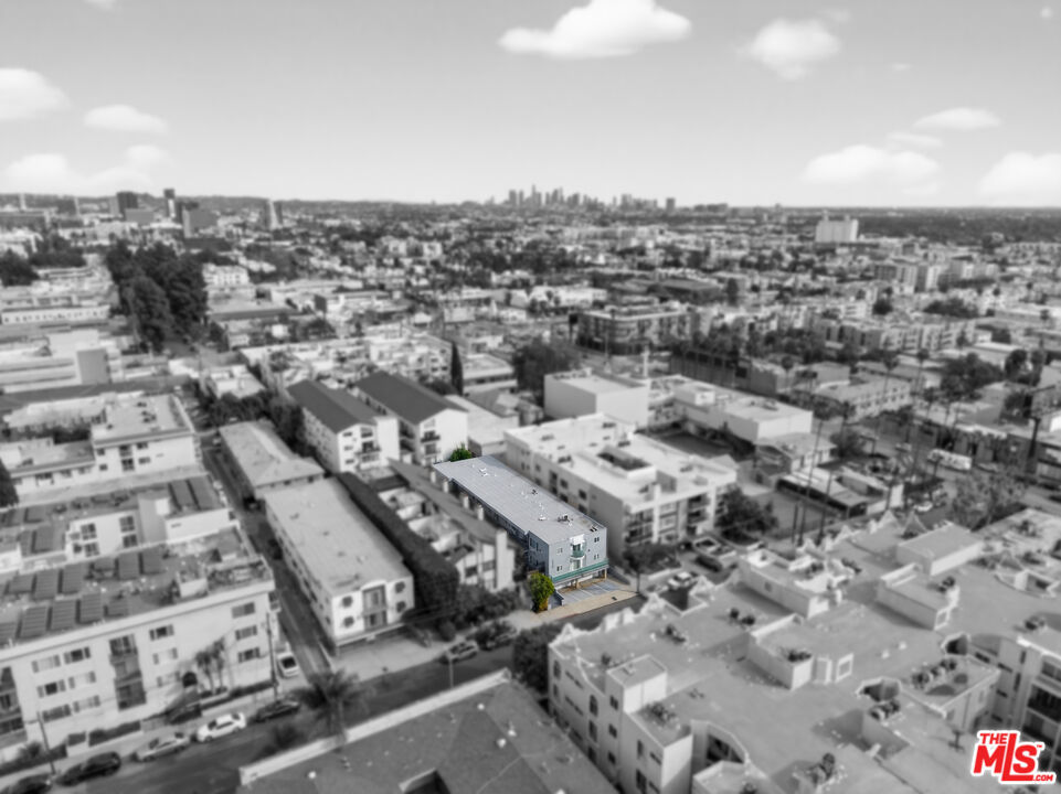 1530 N Formosa Avenue Property Photo 14