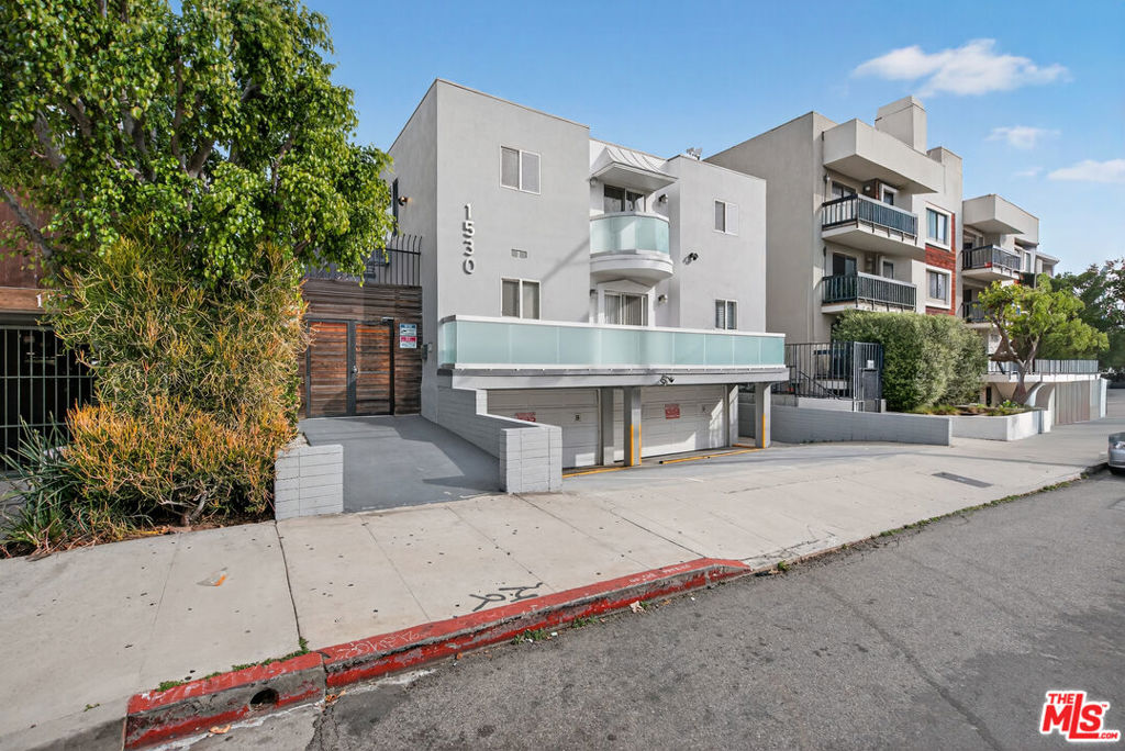 1530 N Formosa Avenue Property Photo 15