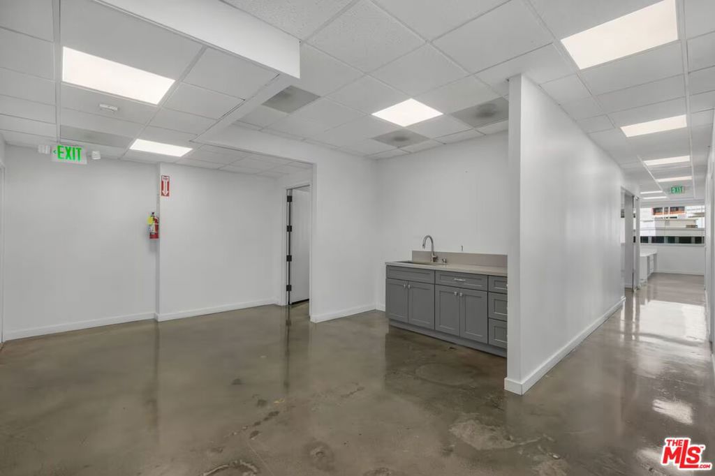 240 S La Cienega Boulevard 300 Property Photo 12